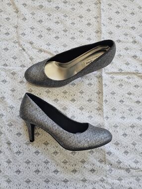 Comfort Plus By Predictions Metallic Silver & Black Heels